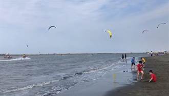 雲林縣第一屆風箏衝浪公開賽登場 三條崙海水浴場再現風華
