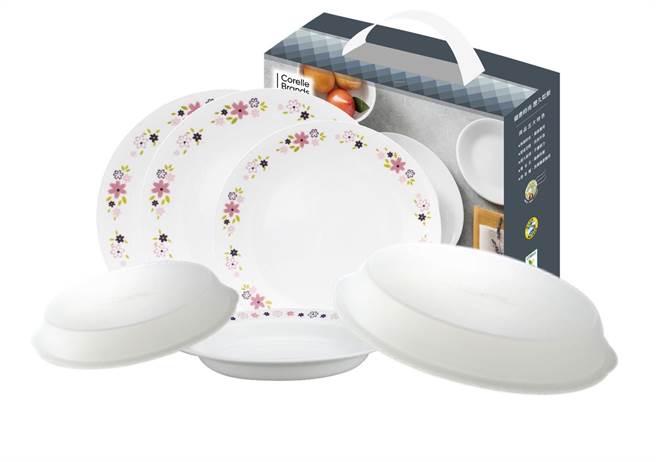 家樂福康寧花漾派對超值餐盤組六件式，原價1599元、特價399元，2.5折。（家樂福提供）
