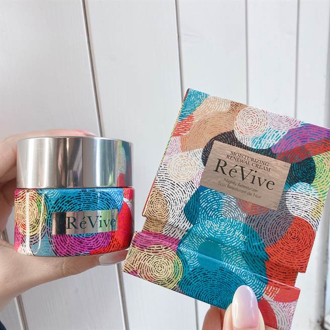 RéVive光采再生活膚霜新生光采版。（邱映慈攝）