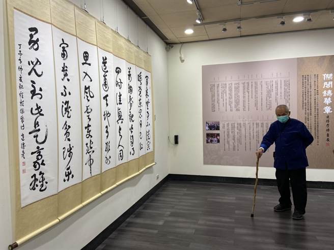 新北市文化局举办的「杰阁铸华章－连胜彦诗书展」今（20）日在新庄文化艺术中心开幕。（文化局提供）