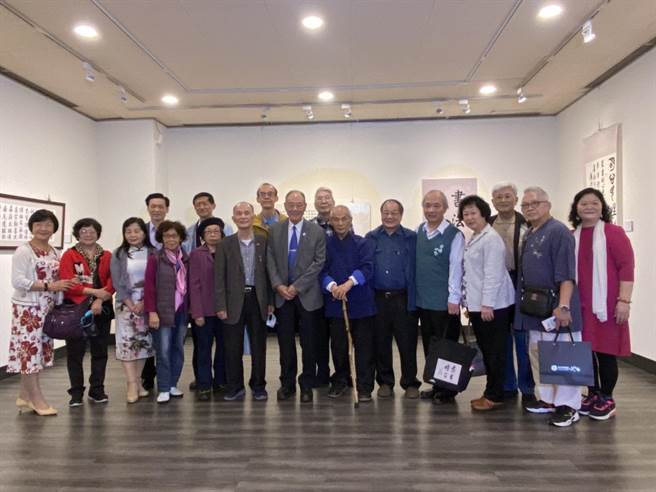 新北市文化局举办的「杰阁铸华章－连胜彦诗书展」今（20）日在新庄文化艺术中心开幕。（文化局提供）