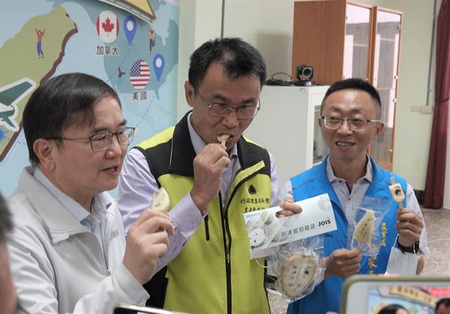 農委會主委陳吉仲20日率國內各大貿易商在農糧署台東辦事處舉行「釋在必行」記者會。（蔡旻妤攝）