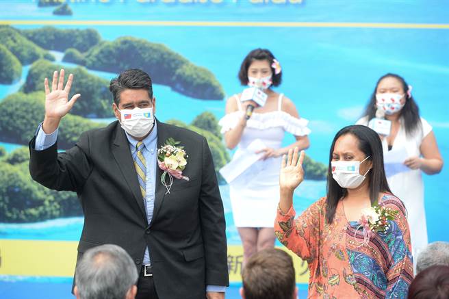 图为帛琉观光局3月举行「台帛旅游泡泡启动仪式」，帛琉总统惠恕仁（左）与夫人一同出席活动。（资料照／王德为）