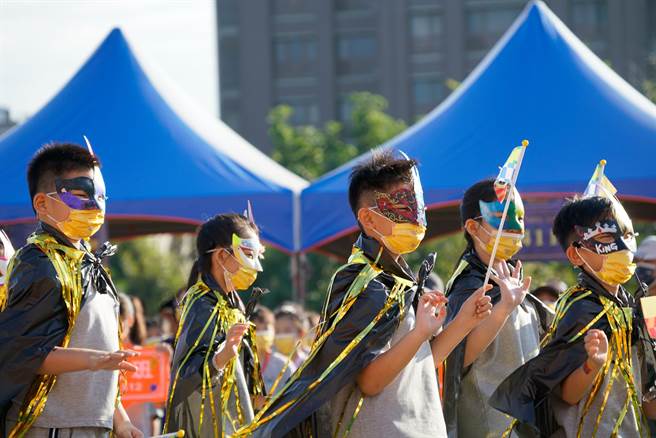 葳格国际学校小学部北屯校区举办3周年校庆活动暨运动会，学生发挥创意巧思、拚造型，现场气氛热闹。(校方提供／林欣仪台中传真)