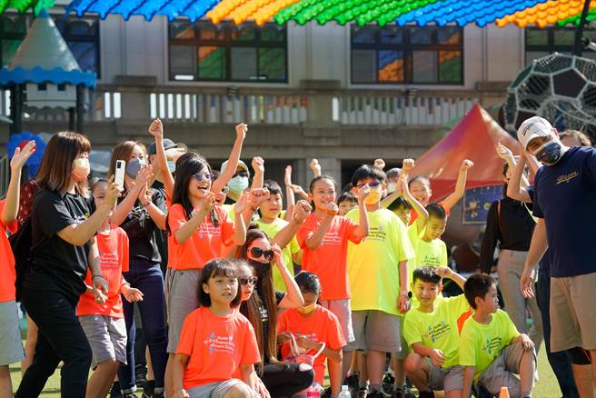 葳格国际学校小学部北屯校区举办3周年校庆活动暨运动会，学生发挥创意巧思、拚造型，现场气氛热闹。(校方提供／林欣仪台中传真)