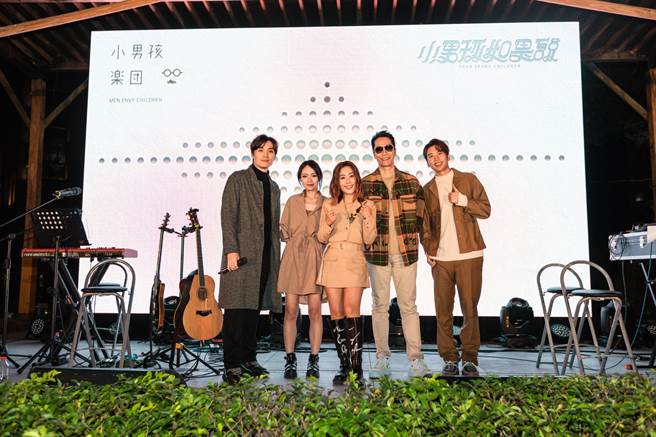 小男孩乐团昨晚举办签唱会，邀请鸡丁担任嘉宾。（滚石唱片提供）