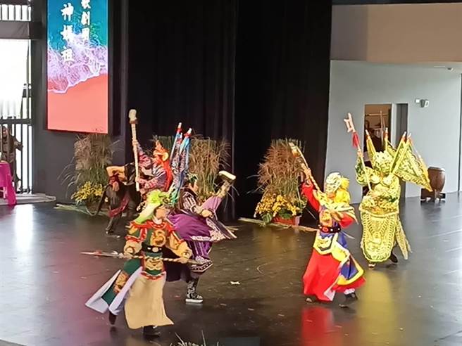 「2021亚太传统艺术节」20日在宜兰传艺园区临水剧场揭开序幕 。（胡健森摄）