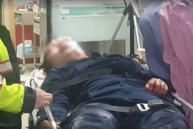 基隆警方在抓捕毒犯时遇袭。（翻摄照片）
