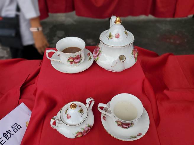 烹饪达人黄密家煮的花生米浆花生豆浆。（周丽兰摄）