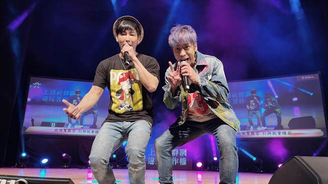 双人组合台一线不只唱功了得，说学逗唱一把罩，逗得台下听眾哈哈大笑。（旺旺文教基金会提供／邱立雅竹市传真）