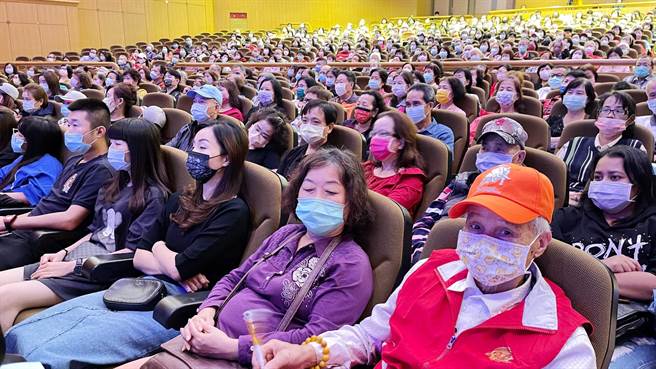 旺旺公益演唱会来到新竹，邀请近千名志工朋友来场音乐的飨宴。（旺旺文教基金会提供／邱立雅竹市传真）