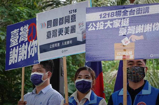 国民党主席朱立伦20日至台东与民眾庆祝国民党127岁党庆。（蔡旻妤摄）