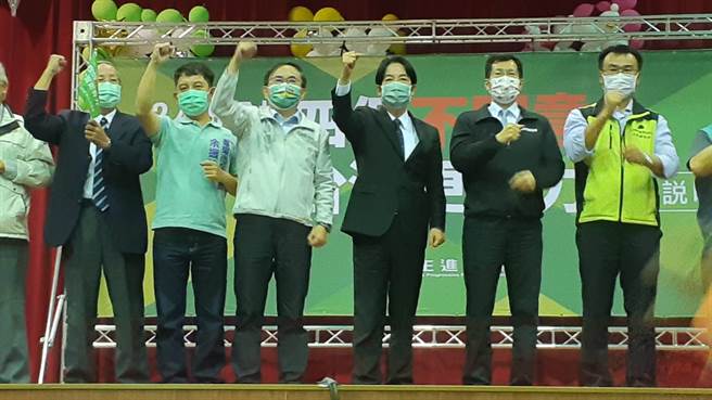 民進黨台東縣黨部20日在台東寶桑國小舉辦「四個不同意台灣更有力」公投說明會。（蔡旻妤攝）