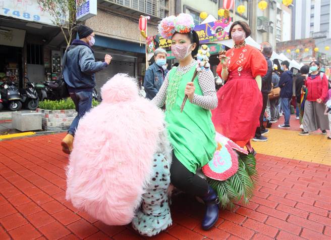 中华文化总会盼透过活动，邀请民眾用正面力量支持万华、振兴万华，重新感受万华独有的温暖人情味。（张铠乙摄）