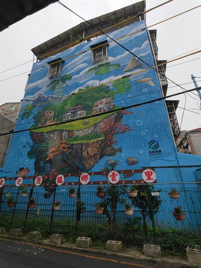立委罗致政近日又与乡云里谢秀娥里长合作，再度完成两处大型墙面艺术彩绘，并于今（20日）正式剪彩启用。（罗致政服务处提供）