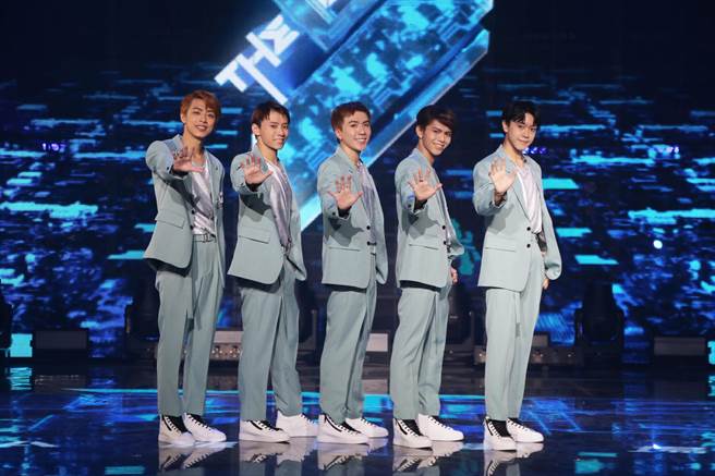 林裕城（左起）、董哲玮、吴承恩、许杰铭、陈柏安出道即面对千人舞台相当兴奋。（吉利娱乐事业有限公司提供）