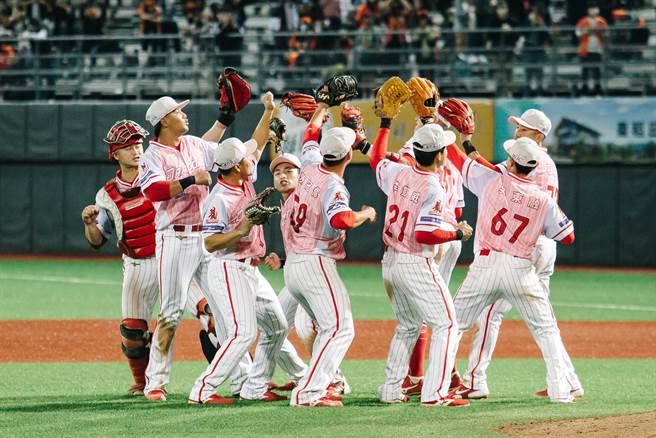 味全龍隊近10場拿下8勝。（郭吉銓攝）