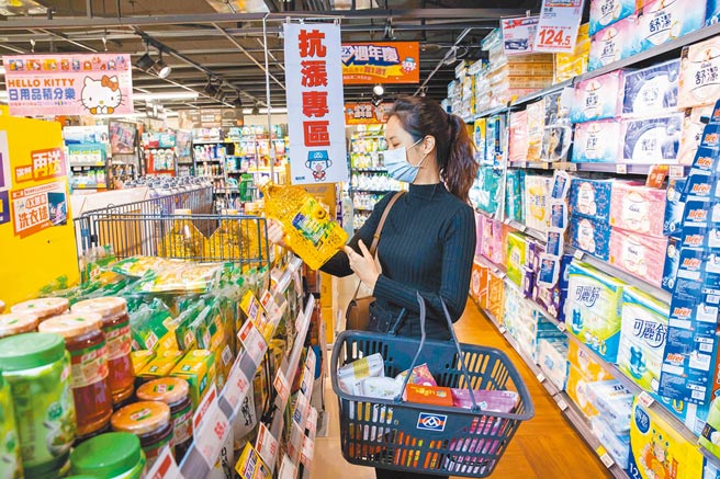 9月消费者物价指数年增率上升2.63％，创8年新高。图为卖场抗涨专区。（本报资料照片）