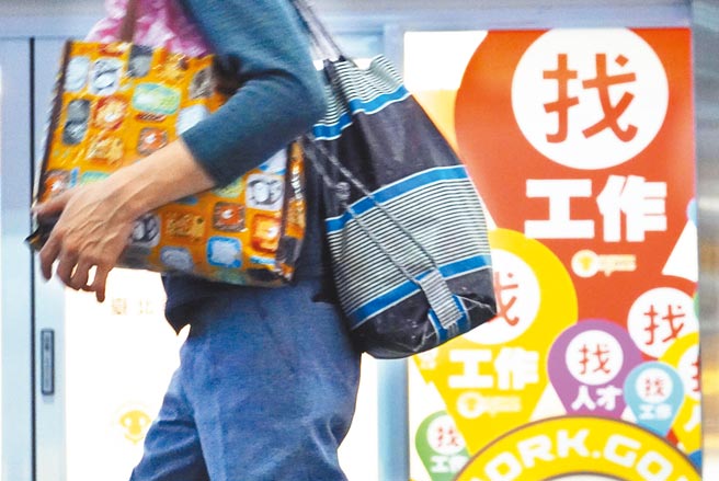 1111人力银行表示，线上职缺数近3个月增加8.1%、工作机会数达57.2万笔，求职市场已回到疫情前水准。（本报资料照片）
