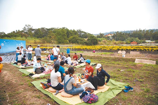 参山处举办铜锣杭菊秋季1日轻旅行。（参山处提供／谢明俊苗栗传真）