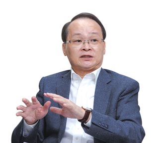 勞動部勞工保險局長鄧明斌 導入大數據 紓困案推手