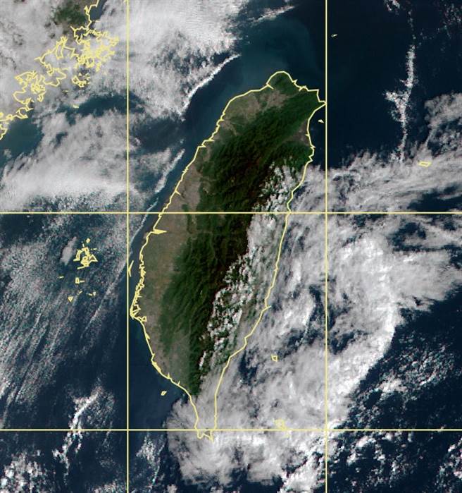 變天前最後的溫暖好天氣，氣象局長鄭明典表示，北部今天半夜起就會快速降溫、變冷。(翻攝自 鄭明典臉書)
