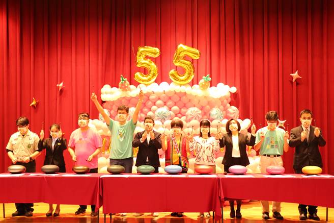 華夏科技大學20日舉辦「55華夏．綻放99」55周年校慶慶祝典禮。（華夏科大提供）