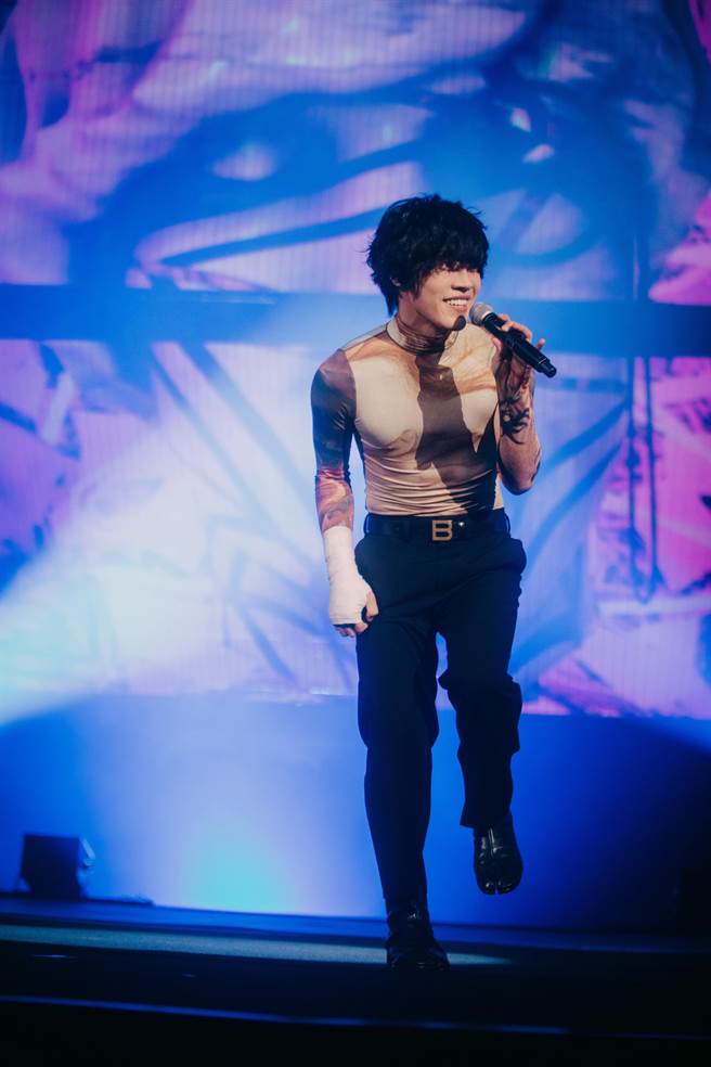 卢广仲在「励志演说」演唱会一连演唱多首新歌。（添翼创越工作室提供）