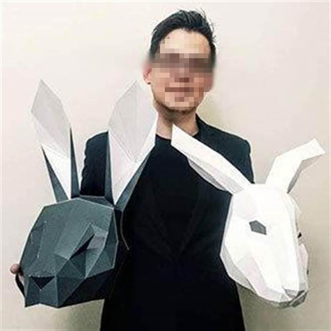 行凶刺死超商店员的41岁蒋姓男子是知名3D纸雕师。(翻摄照片／蔡依珍桃园传真)