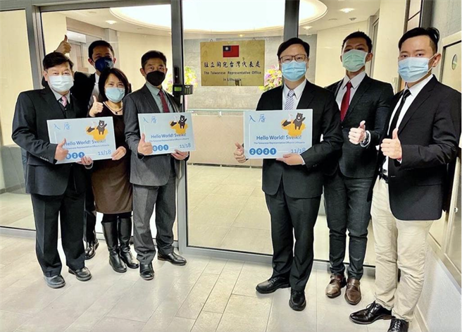 我国「驻立陶宛台湾代表处」于11月18日正式成立并挂牌运作。（外交部提供）
