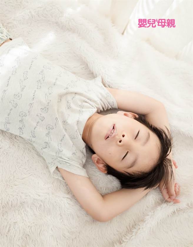 上学后爱赖床？叫小孩起床的５个妙招！(图/婴儿与母亲提供)
