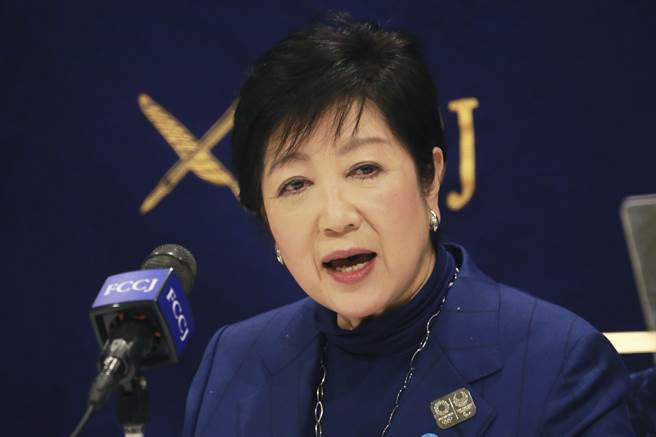 日本东京都知事小池百合子时隔约4周再度现身东京都厅。(图／美联社)