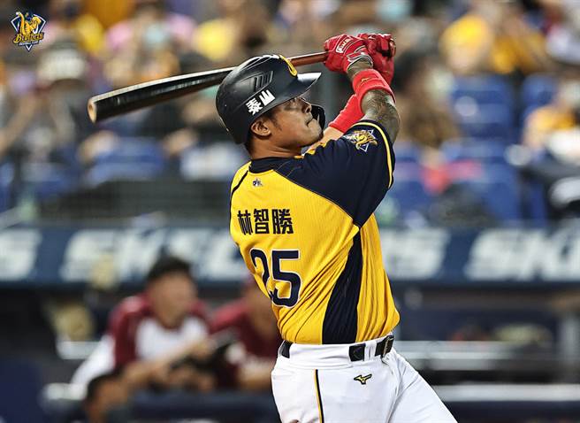 中信兄弟林智勝20日敲出再見全壘打，距離張泰山的聯盟紀錄只差最後一步。（資料照，中信兄弟提供）