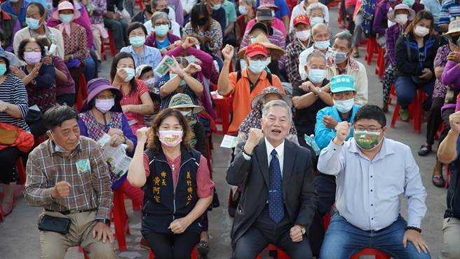 「四个不同意，台湾更有力」义竹公投说明会今下午在嘉义县义竹修缘禅寺广场前登场。（蔡易余办公室提供∕吕妍庭嘉义传真）
