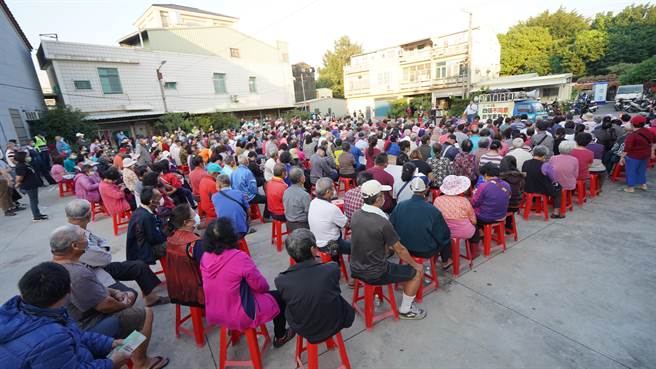 「四个不同意，台湾更有力」义竹公投说明会今下午在嘉义县义竹修缘禅寺广场前登场。（蔡易余办公室提供∕吕妍庭嘉义传真）
