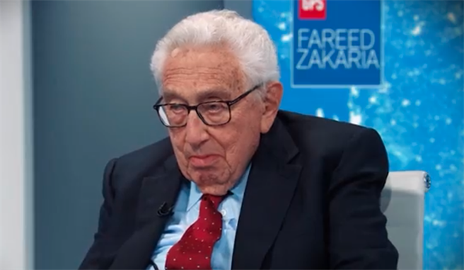 美国前国务卿季辛吉在参加CNN电视节目时称，他预计中国大陆不会在未来10年内武统台湾，但是会採取各种措施来削弱台湾的实质自治能力。（图／推特视频截图）
