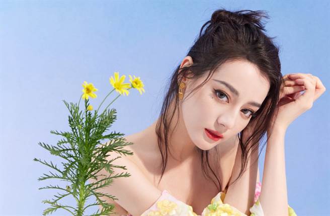 迪麗熱巴是新疆美女代表之一。（圖／翻攝自微博）
