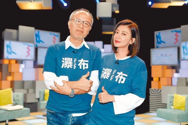 电影《瀑布》导演锺孟宏（左）、女主角贾静雯上《36题爱上你》聊女儿经。（公视提供）