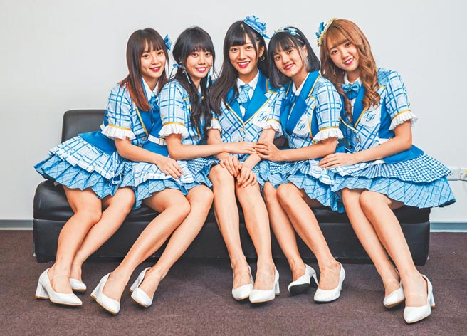 AKB48 Team TP近來推出新歌，團員詩雅（左起）、亞恩、小迪、柏靈、佳俐。（羅永銘攝）