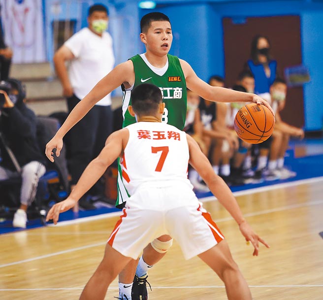 高苑前锋谢侄岂昨拿全场最高23分，外加9篮板、3助攻。（黄及人摄）