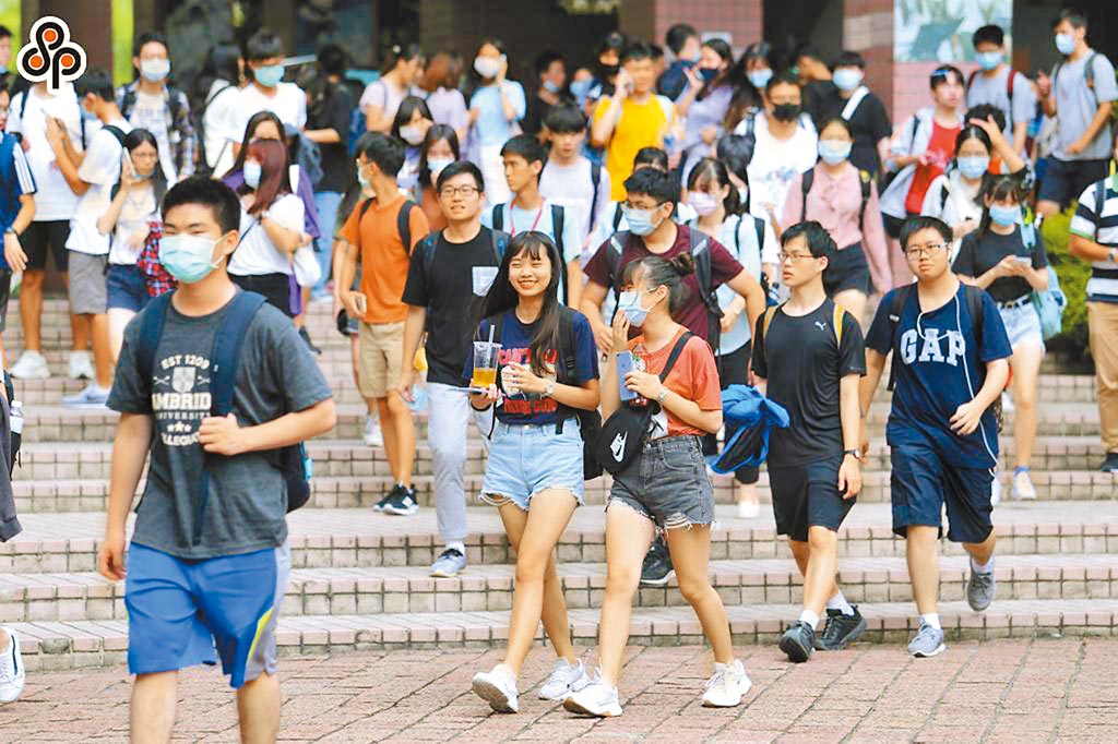 明年大學考試新制上路，專家分析，高達8成校系分科測驗僅採計1至2科成績，等於主要看學測表現，所有人文社會組校系都在列，也就是說文組考生幾乎只能以學測「一試定終身」。（本報資料照片）