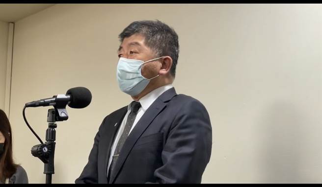 昨天桃園再度發生因超商員工勸人戴口罩而喪命，陳時中今表示，口罩政策暫時不會改變，並提醒相關工作者勸導配戴口罩，要以自身安全為主要考量。（圖／記者鄭郁蓁攝影）