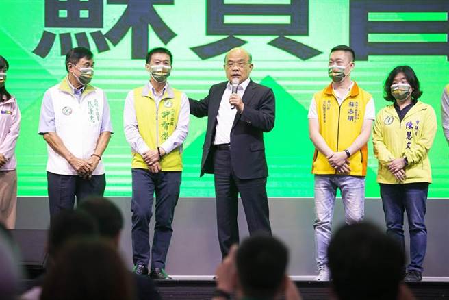 行政院长苏贞昌20日南下宣讲，遭「民间反瘦肉精毒猪联盟」突袭。（袁庭尧摄）