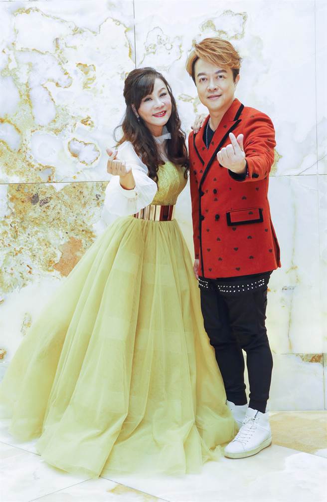 龍千玉（左）、翁立友昨出席公益活動。（台灣愛與希望國際協會提供）