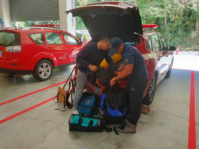 祕境眠月線又傳登山意外！嘉義縣消防局人員今獲報後，出動3分隊人員前往救援。（嘉義縣消防局提供∕呂妍庭嘉義傳真）