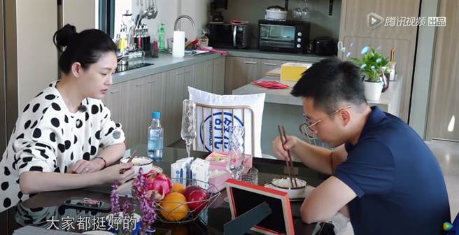 汪小菲没有直接回「有」或「没有」，只说「大家都挺好的」。（图／YT@腾讯视频）