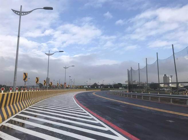 用路不卡卡　疏洪十二路優化完成23日起雙向通車(高灘處提供／戴上容新北傳真)