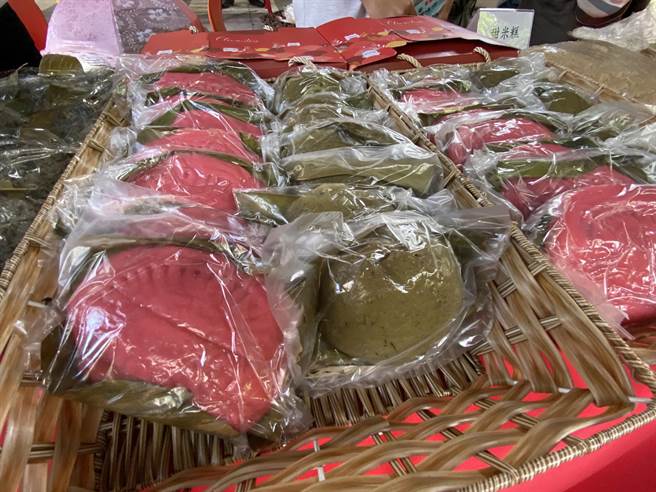 嘉大臺南糯3號製作成的紅龜粿、草仔粿等米食。（廖素慧攝）