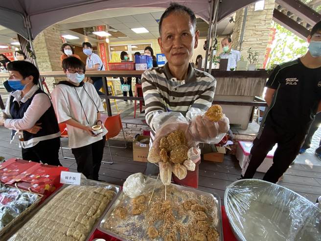 嘉大臺南糯3號製作成的甜糯米及花生麻糬。（廖素慧攝）