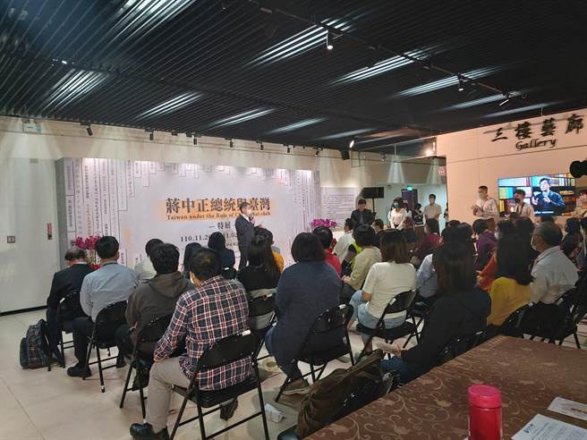 文化部近期推出「蒋中正总统与台湾」特展，透过文献与资料，呈现不同面貌的蒋中正。（李欣恬摄）